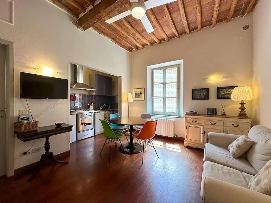 Lucca Centro Storico Appartamento 0*,  Италия