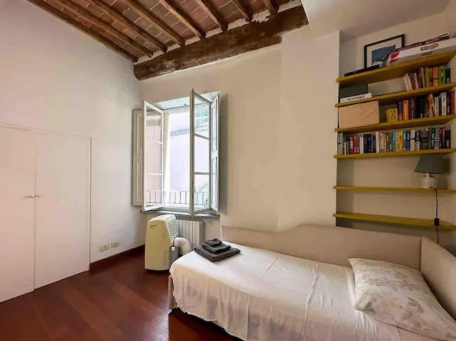 Lucca Centro Storico Appartamento 0*,